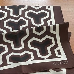 AUTHENTIC GUCCI GEOMETRIC SCARF